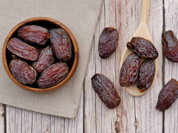 Hyzin Dates